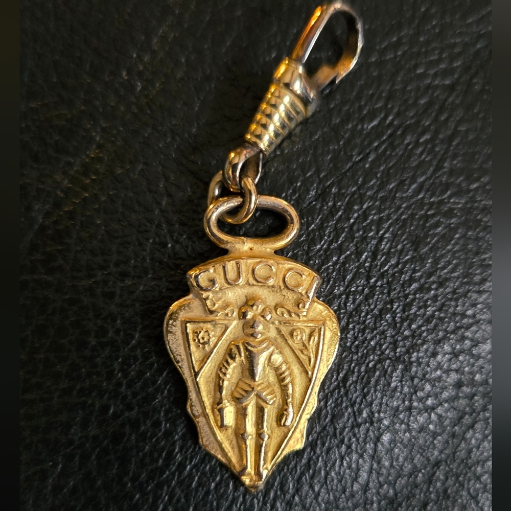 Gucci VINTAGE RARE Gold clip zipper pull charm 2" - Picture 3 of 7
